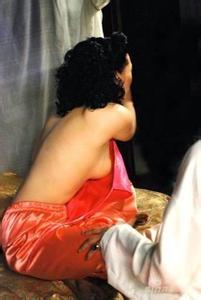 年轻女保险销售员5